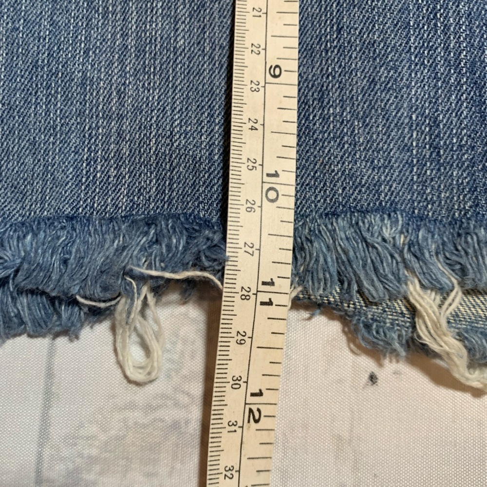 Abercrombie & Fitch mini denim skirt. Size 4. - Picture 6 of 8